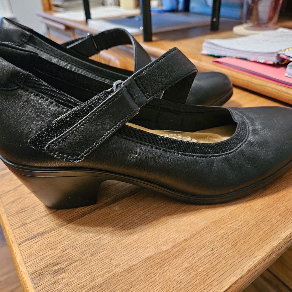 Clarks Black Mary Jane Heels
